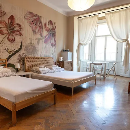 Trzy Kafki Private Rooms-2